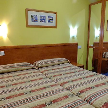 Hostal Los Claveles Torrejón de Ardoz Buitenkant foto