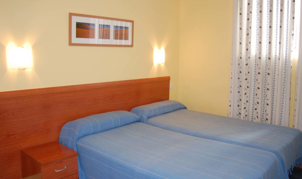 Hostal Los Claveles Torrejón de Ardoz Buitenkant foto