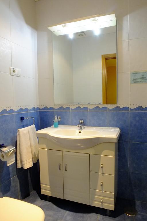 Hostal Los Claveles Torrejón de Ardoz Buitenkant foto