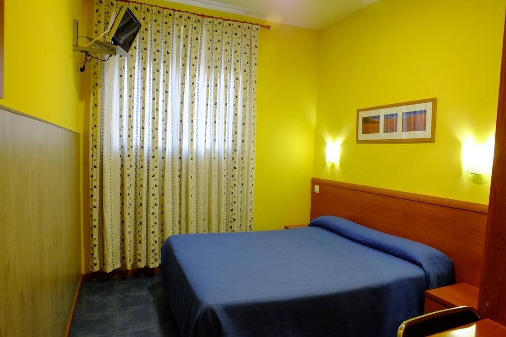 Hostal Los Claveles Torrejón de Ardoz Buitenkant foto