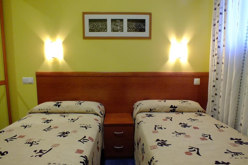 Hostal Los Claveles Torrejón de Ardoz Buitenkant foto