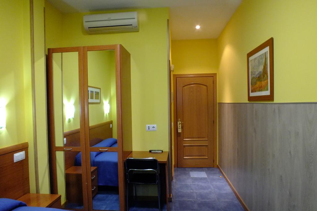 Hostal Los Claveles Torrejón de Ardoz Buitenkant foto